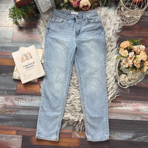 Cello High waisted Light Wash Blue Straight Leg Jeans - Picture 3 of 8